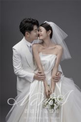 -易摄影婚纱摄影工作室