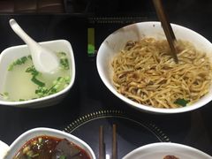 -老师专·玉溪特色小吃