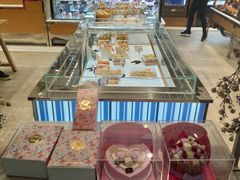 面包甜点陈列柜-巴黎贝甜(右安门店)