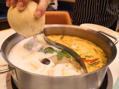 泰式冬阴功锅底-樾餐厅泰式海鲜火锅(民歌湖店)