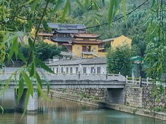 -尚田草莓姑娘白草莓采摘基地