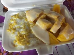 -芒果糯米饭摊子