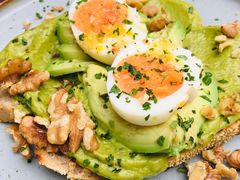 牛油果煮蛋吐司-RAC BAR(安福路店)