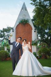 -雪中彩影婚纱摄影·微光艺术中心