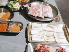 -围炉肉舍•炭烤活鳗•丹东海鲜烤肉(步行街店)