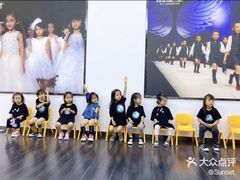-潮童星少儿模特形体培训(郑州总校)