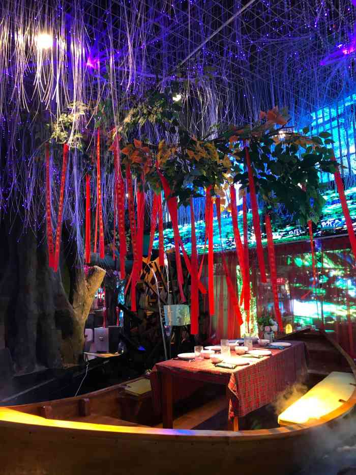 暮光森林音乐主题餐厅(汇京店)-"在这附近和小伙伴们吃饭,偶尔被歌声