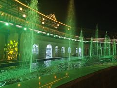 -茅草房·河畔园林火锅