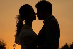 -雪中彩影婚纱摄影·微光艺术中心