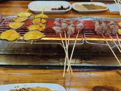 -哈尔滨小酒馆·鲜肉现穿自助烧烤(康新花园店)