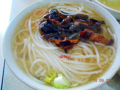 香菇鸡肉米线-胡成记口蘑龙眼包子(盐道街店)