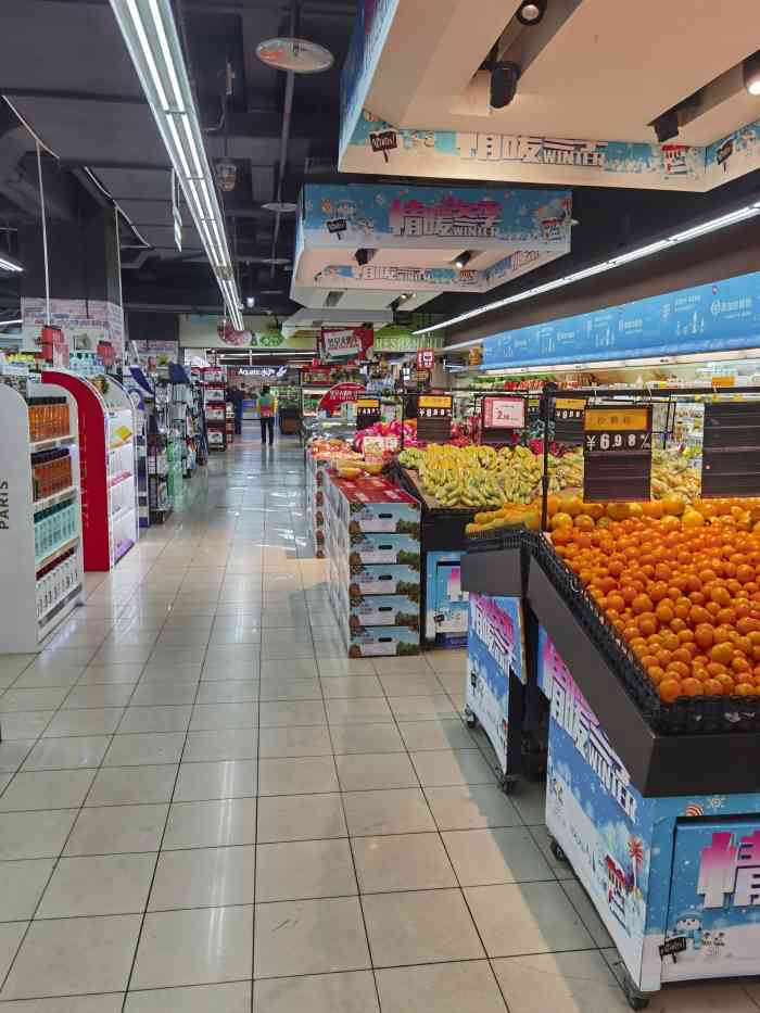 重百超市(解放碑新华店)-"重庆解放碑附近的大超市,离解放碑超级近的.