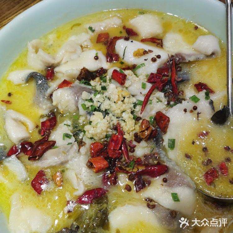 他家的鱼真的没话说，超级好吃，每次我们都会点一鱼三吃