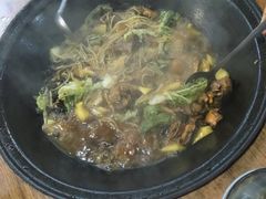 -粘豆包柴火铁锅炖