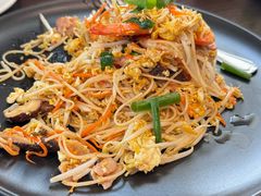 -Chom Cafe and Restaurant