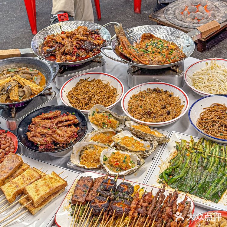 在湘江世纪城！居民楼区隐藏的宝藏烧烤大排档