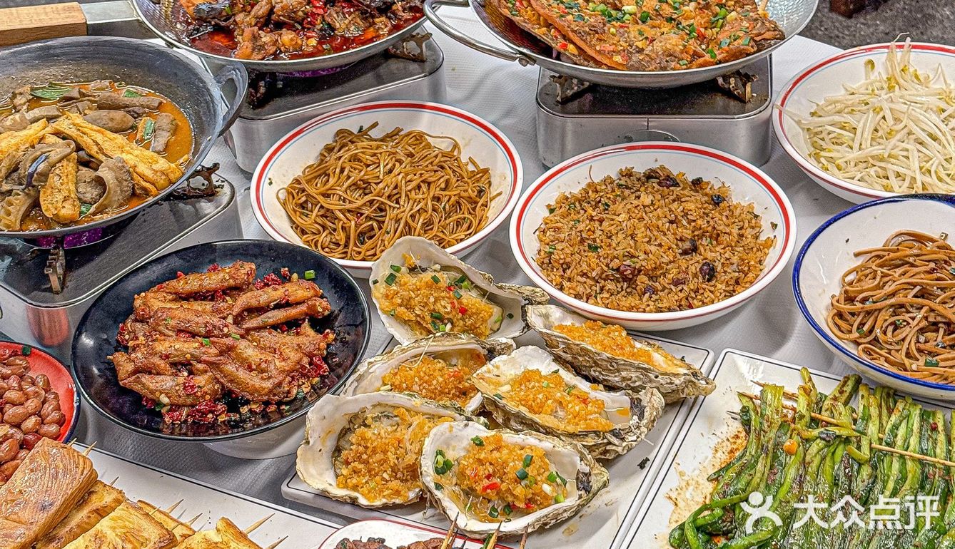 在湘江世纪城！居民楼区隐藏的宝藏烧烤大排档