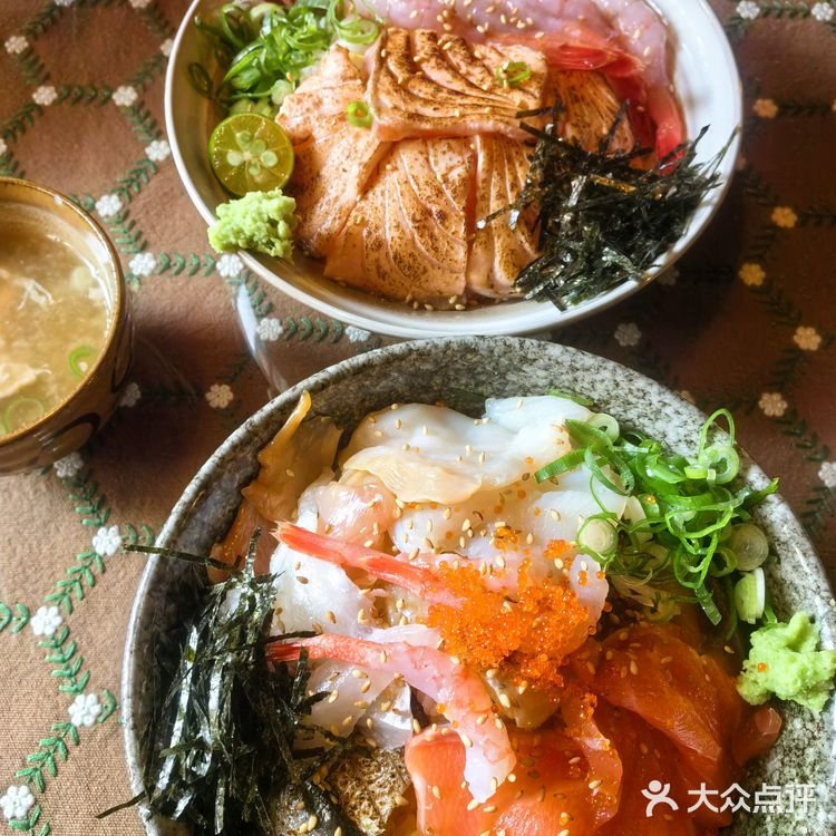 阿水的生鱼饭旗舰店是一家专注于生鱼饭的日料小店