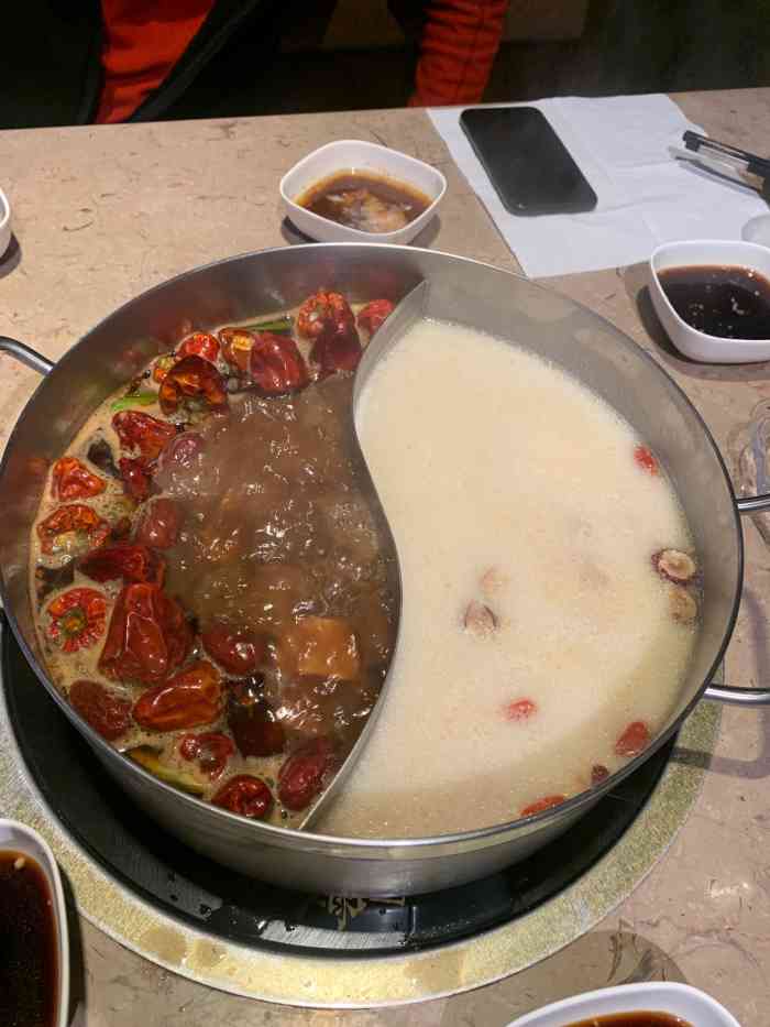 捞王锅物料理(望京凯德mall店)-"猪肚鸡锅底最好吃,可以说是喜凤楼