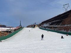 -采薇庄园四季滑雪场