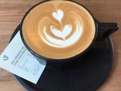 咖啡拿铁-彳亍咖啡·这里(水湾路店)