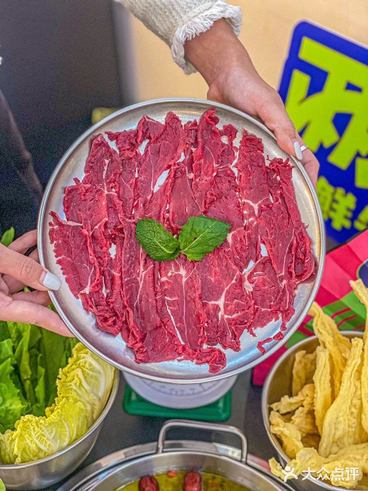 鲜牛称重火锅，味蕾炸裂盛宴！😍