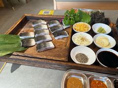 -围炉肉舍丹东海鲜烤肉·烤活鳗(步行街店)
