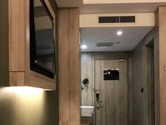 -西安大雁塔科技大学地铁站亚朵酒店