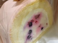 莓莓卷卷-花花卷卷·鲜食蛋糕(静安久光百货店)