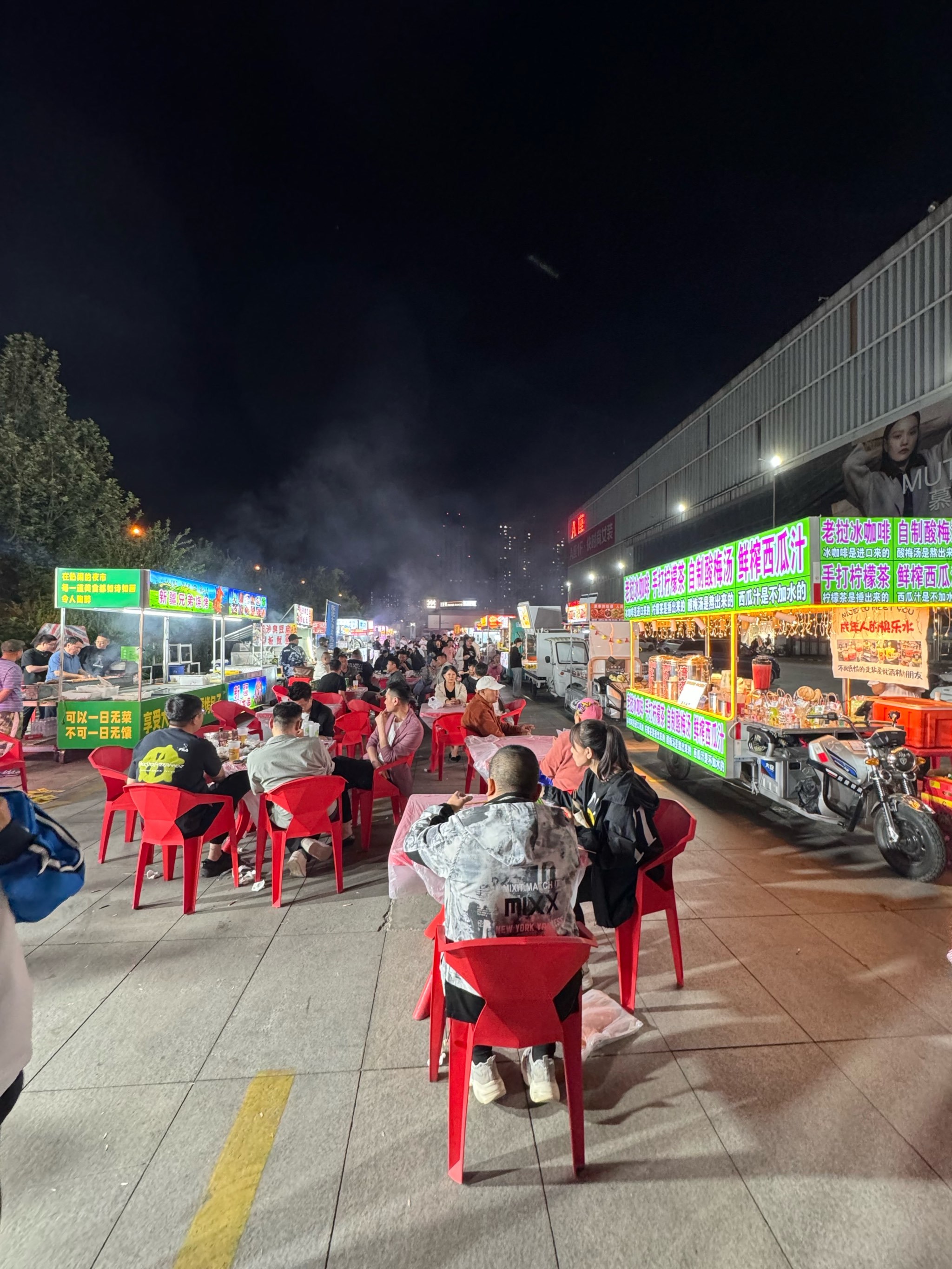 五一的夜市太热闹了