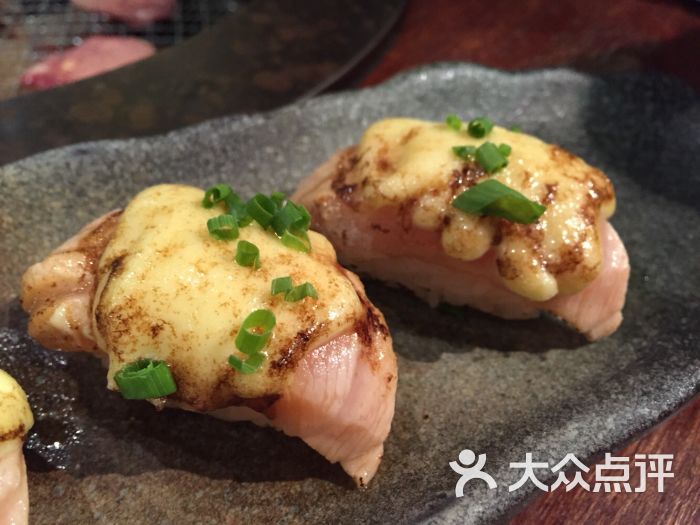 火炙三文鱼手握