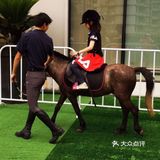 开在城市天台的游乐园 骑着小马转一转