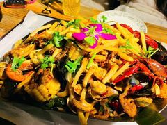 铁锹手抓海鲜-嗨辣小聚·盘锦河蟹·海鲜烧烤龙虾(盘锦十年好店)