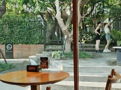 -Chom Cafe and Restaurant
