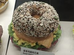 蛋香鸡腿肉贝果三明治-Tims天好咖啡·贝果(东方广场店)