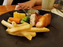 香煎三文鱼-SEN CASTLE城堡西餐(创意设计中心店)