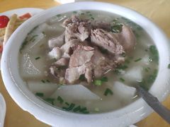 萝卜炖肘子-荣生萝卜汤饭店