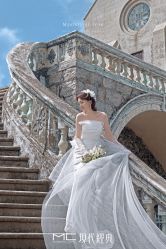 -现代经典婚纱摄影