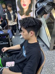 -藤野造型专业烫染接发