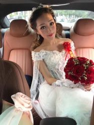 -觅白婚纱礼服馆