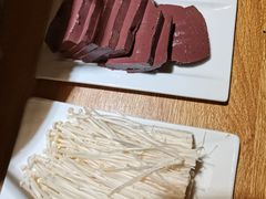 -茸梅路右拐龙虾-农家菜(松江店)