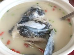砂锅鱼头-万佛湖许老大铁锅鱼(黑金冠店)