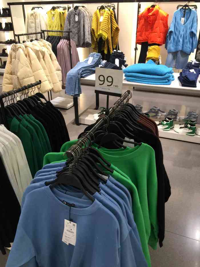 zara(合生汇店)-"今天去逛街试了几件衣服 没想好这种天气.