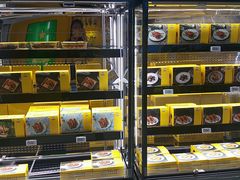 面包甜点陈列柜-周黑鸭(深圳大新地铁站店)