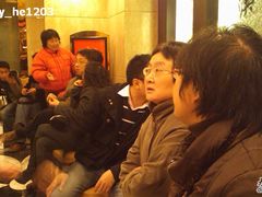 等候的人群-洪长兴(广西北路店)