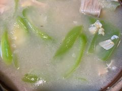 有机丝瓜煮腐竹汤-客家园.山野土菜.宴席(大运城邦店)