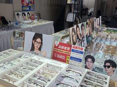 -零度眼镜·宝视友·蔡司依视路(吾悦花街店)