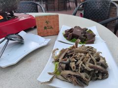 -墨脱石锅椰子鸡•香草鸭•东山羊(大东海店)