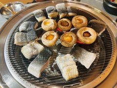 -围炉肉舍•炭烤活鳗•丹东海鲜烤肉(步行街店)