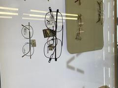 -无奔眼镜·蔡司·依视路授权店(马家堡店)